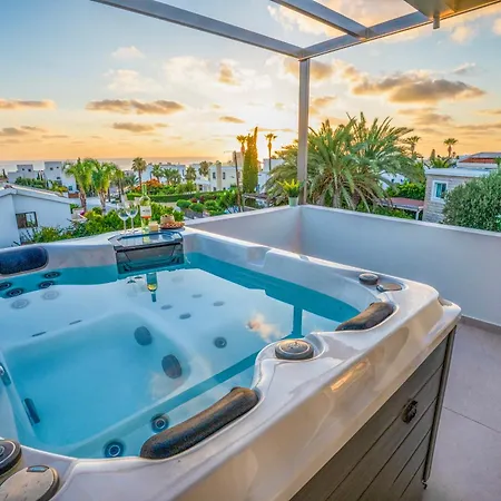شقة 250m To - Private Hot Tub - 2 Terraces - Bbq