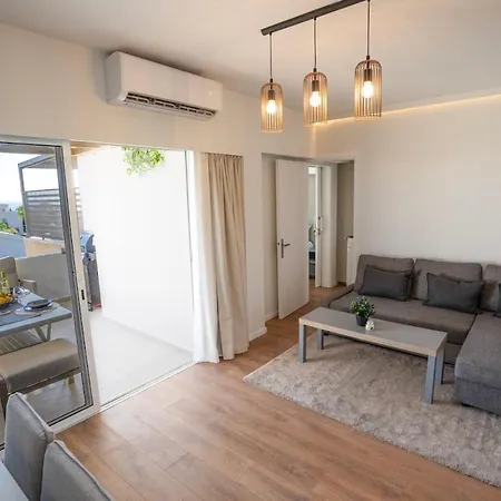 Apartment 250m To - Private Hot Tub - 2 Terraces - Bbq Paphos