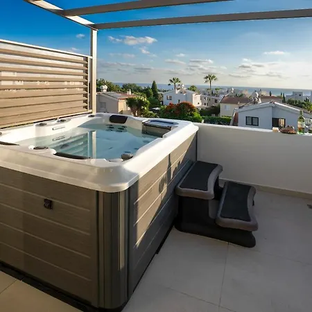 شقة 250m To - Private Hot Tub - 2 Terraces - Bbq